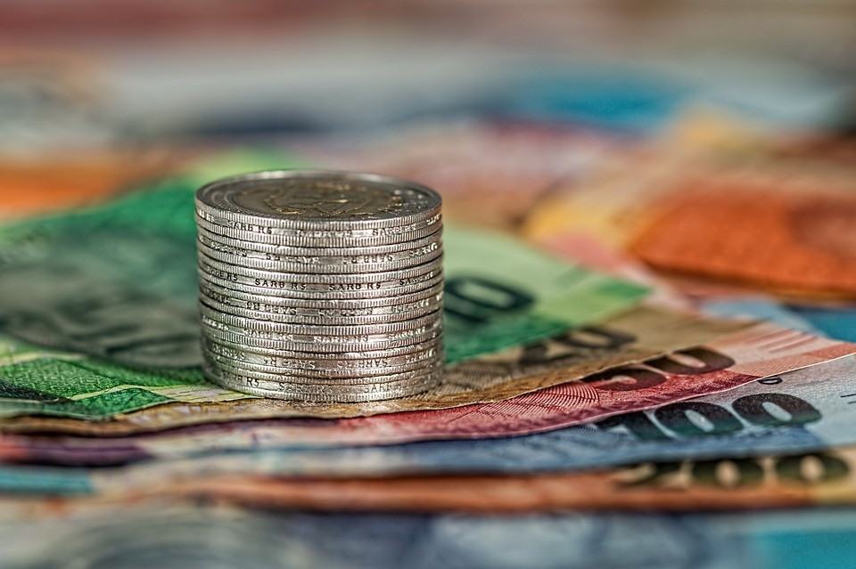 Jak najtaniej kupić walutę na wakacje