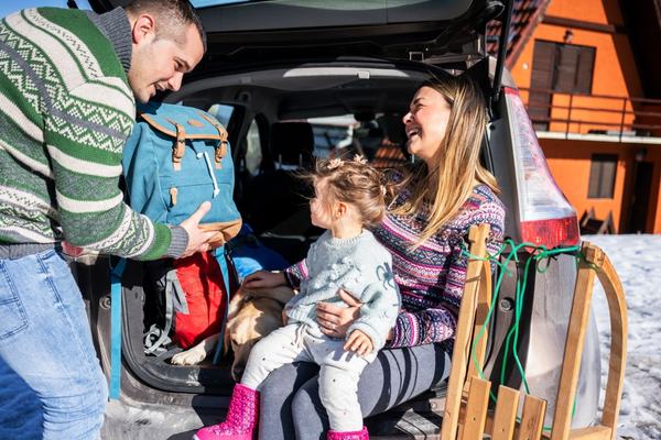10 porad przed wyjazdem na ferie. Nie ruszaj w drogę bez sprawnych i dobranych do pory roku opon
