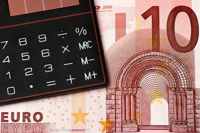 Dlaczego Polacy zadłużają się coraz bardziej?