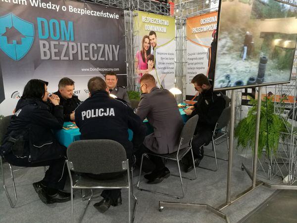 STOLARKA W PIGUŁCE: Pierwsza taka współpraca branż stolarki i ubezpieczeń
