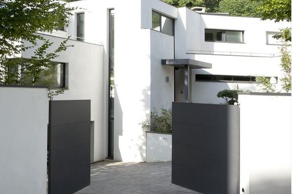 Nowość w ofercie Somfy - napędy do bram skrzydłowych Axovia 3S io