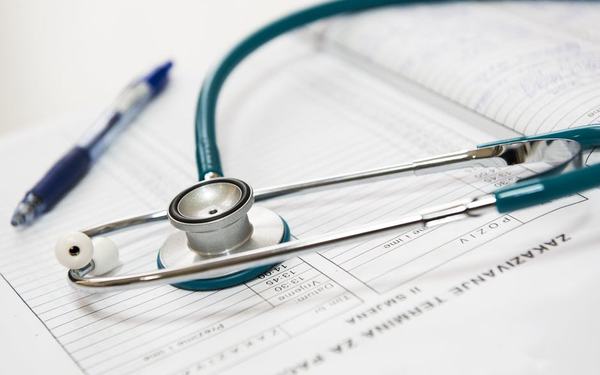 GUS podał dane o wypadkach przy pracy – wzrost o 7,5 proc.Poszkodowani również pracujący zdalnie