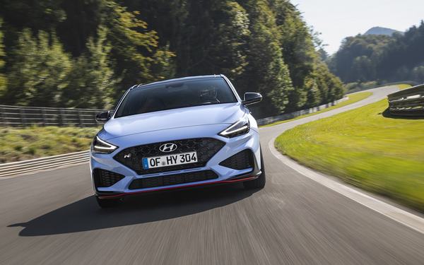 Nowy Hyundai i30 N debiutuje w wersjach Hatchback i Fastback