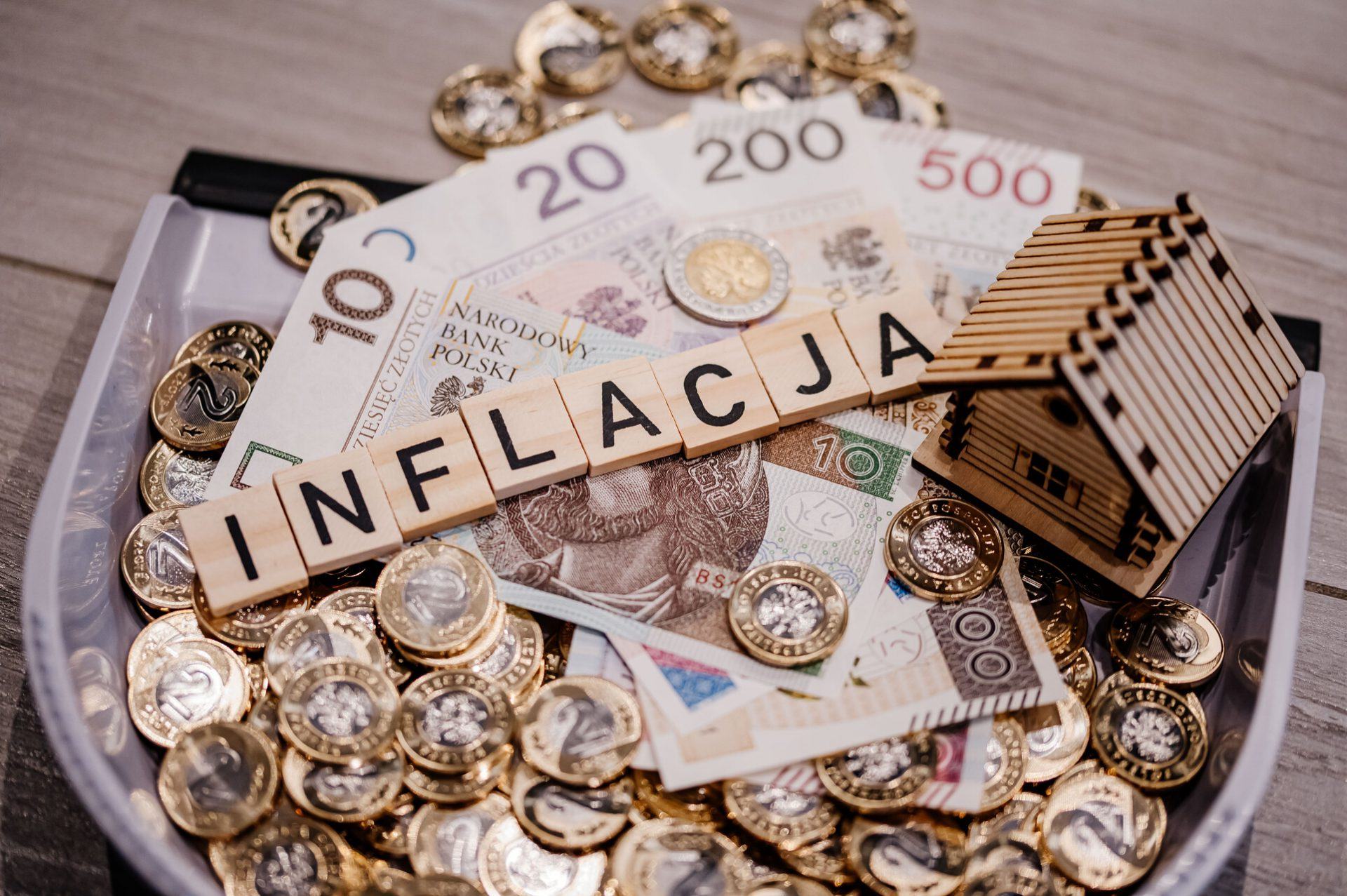 „Inflacja nieco wyższa niż szacowano”