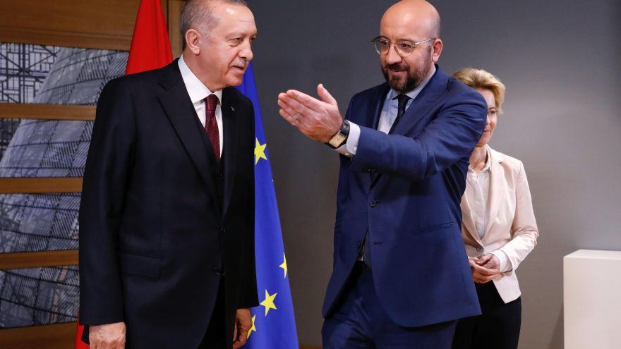 Współpraca i napięcia w stosunkach Unia Europejska-Turcja (analiza)