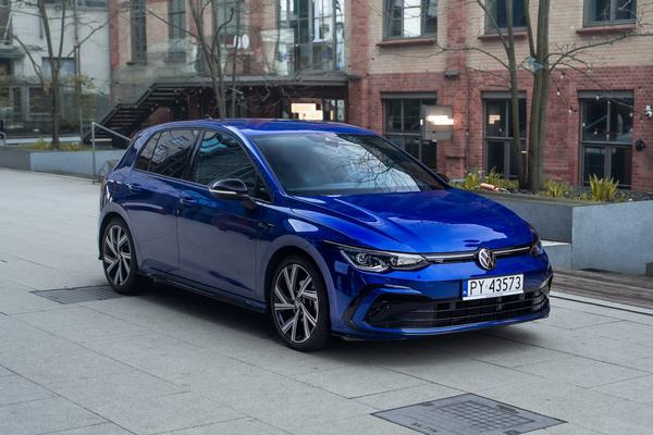 Volkswagen Golf VIII – jeszcze szerzej zakrojona cyfryzacja kokpitu i obsługi samochodu