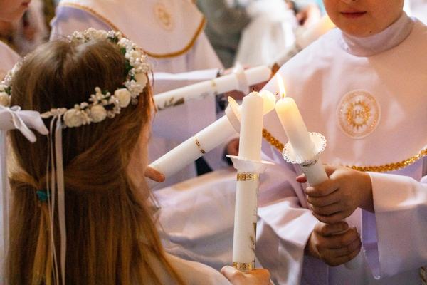 Co współcześnie symbolizują prezenty komunijne? Wyniki badania