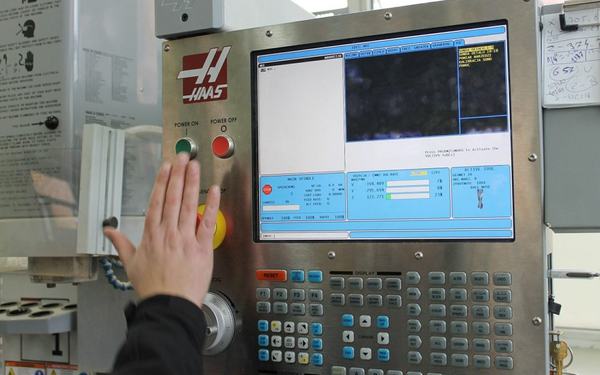 Zautomatyzowane firmy rzadziej narzekają na rosnące koszty pracy