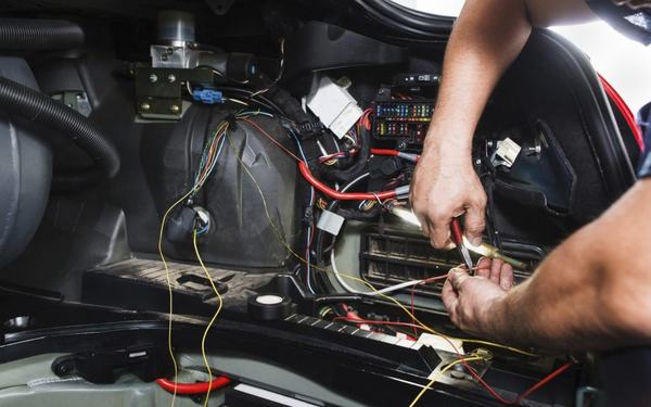 Audi i KIT pracują wspólnie nad metodą recyklingu plastikowych podzespołów samochodowych