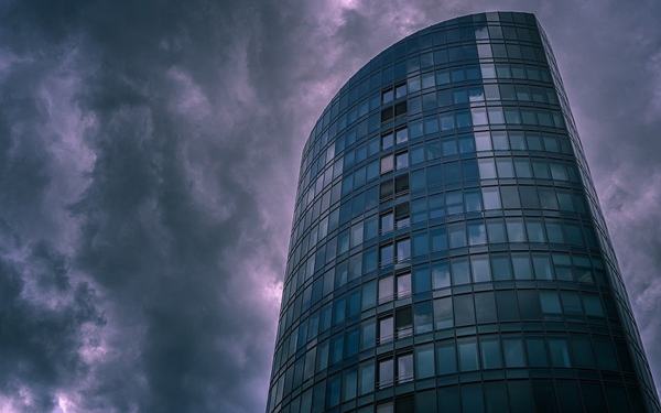 Jaką rolę odgrywa plan ewakuacji dużych budynków?