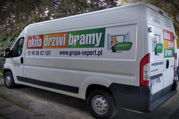 Folia wylewana - jak wykorzystać ją do reklamowania swojego biznesu?