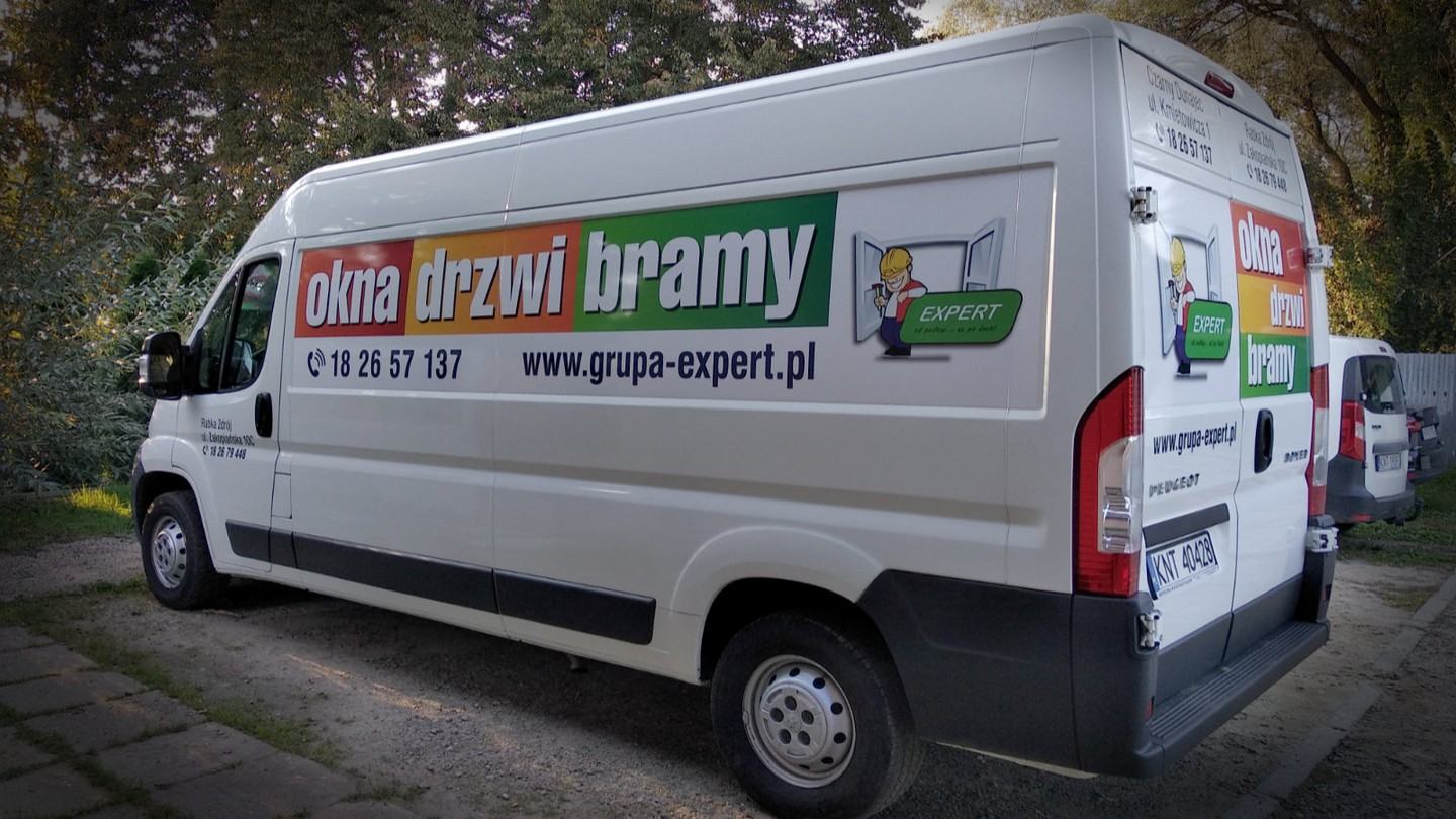 Folia wylewana - jak wykorzystać ją do reklamowania swojego biznesu?