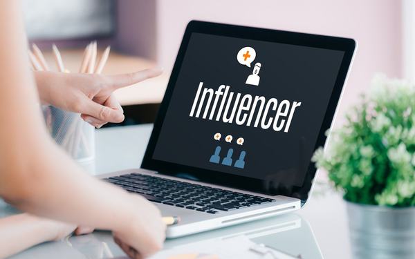 Sztuczna inteligencja w branży influencerskiej – jak AI pomaga w weryfikacji twórców?