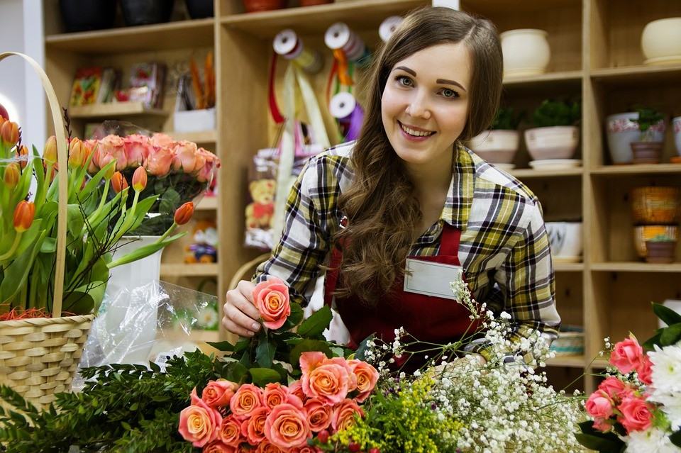 Sprzedawca róż i kurier, czyli kto najwięcej zarobi na walentynkach?
