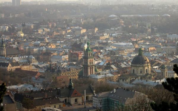 Mniej Polaków obwinia Ukraińców o hamowanie wzrostu wynagrodzeń