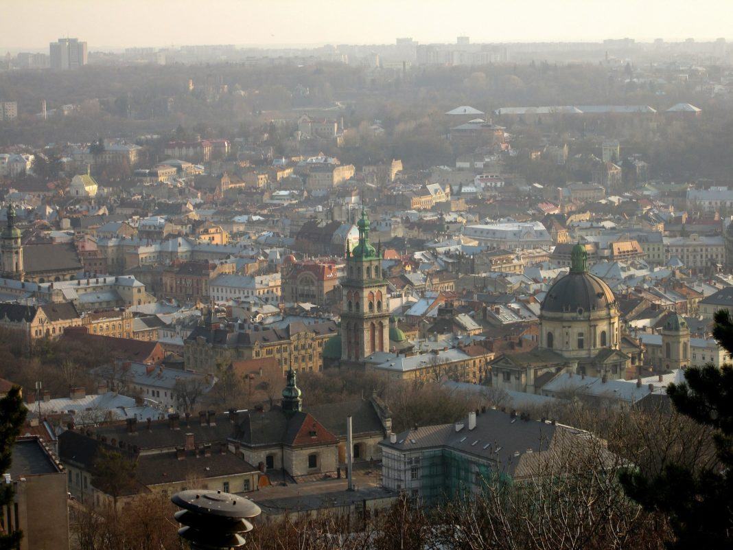 Mniej Polaków obwinia Ukraińców o hamowanie wzrostu wynagrodzeń